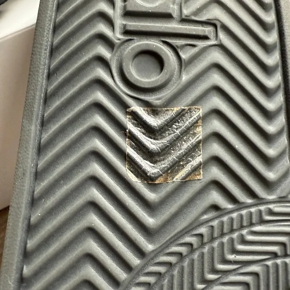 ALO Yoga Black Unisex Slide - Picture 7 of 11